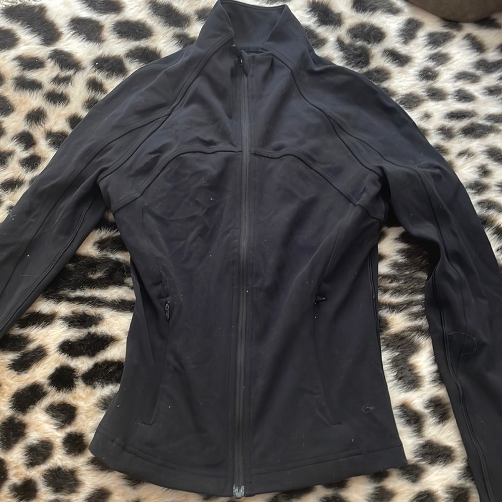 Black cropped Lululemon define jacket